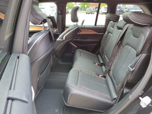 Photo of 2023 Diamond Black Jeep Grand Cherokee