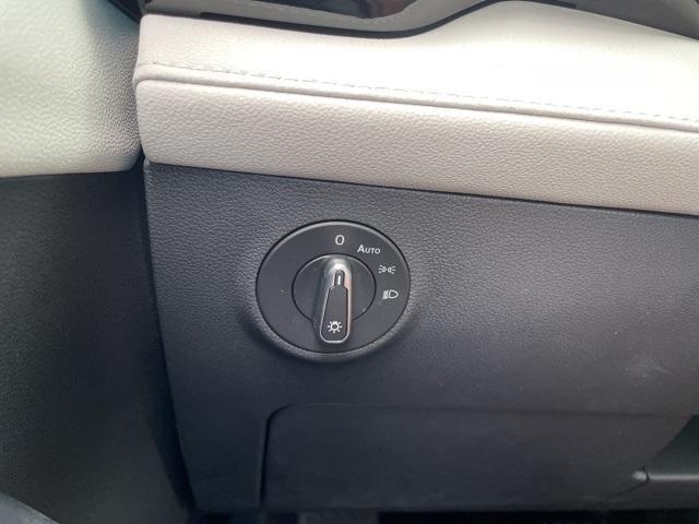 Photo of 2025 Pyrite Silver Metallic Volkswagen Taos