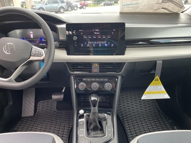 Photo of 2025 Pyrite Silver Metallic Volkswagen Taos