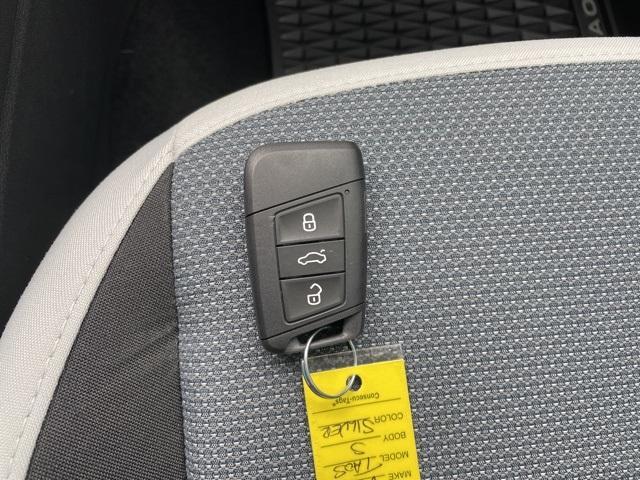 Photo of 2025 Pyrite Silver Metallic Volkswagen Taos