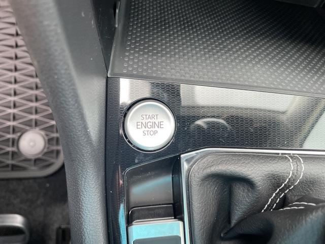 Photo of 2025 Pyrite Silver Metallic Volkswagen Taos