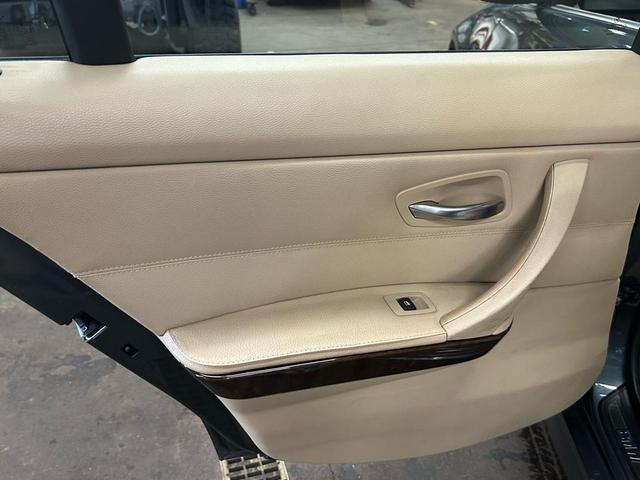 Photo of 2011 Green BMW 328