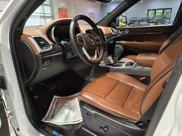 Photo of 2018 Ivory 3-Coat Jeep Grand Cherokee