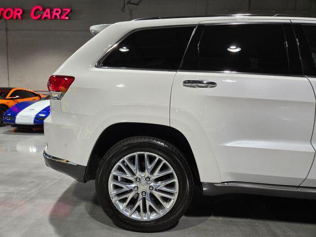 Photo of 2018 Ivory 3-Coat Jeep Grand Cherokee
