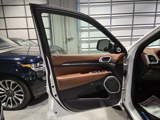 Photo of 2018 Ivory 3-Coat Jeep Grand Cherokee