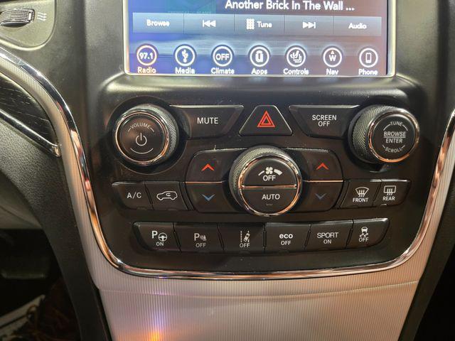 Photo of 2018 Ivory 3-Coat Jeep Grand Cherokee