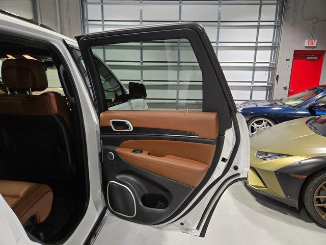Photo of 2018 Ivory 3-Coat Jeep Grand Cherokee