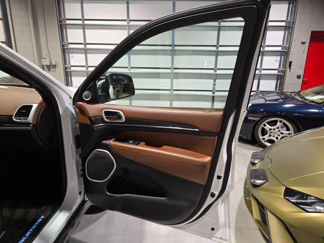 Photo of 2018 Ivory 3-Coat Jeep Grand Cherokee