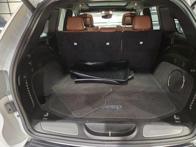 Photo of 2018 Ivory 3-Coat Jeep Grand Cherokee