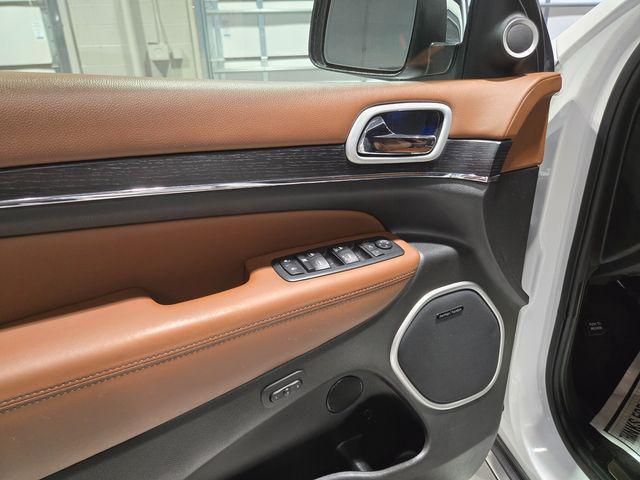 Photo of 2018 Ivory 3-Coat Jeep Grand Cherokee