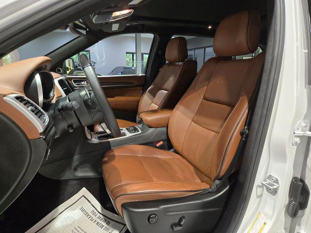 Photo of 2018 Ivory 3-Coat Jeep Grand Cherokee