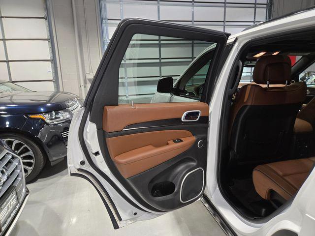 Photo of 2018 Ivory 3-Coat Jeep Grand Cherokee