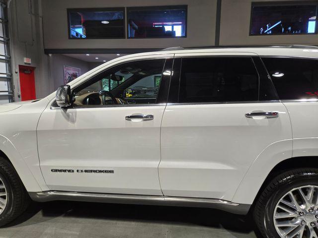 Photo of 2018 Ivory 3-Coat Jeep Grand Cherokee