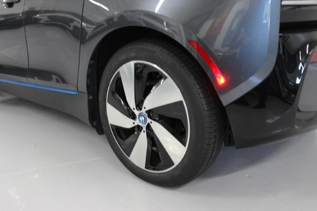 Photo of 2018 GRAY BMW i3
