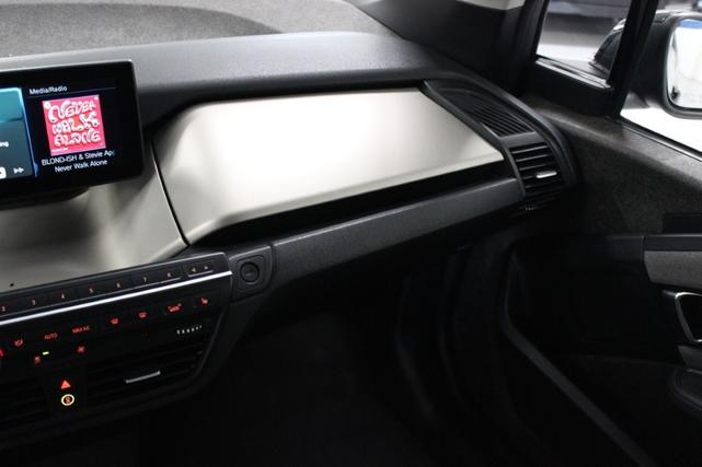 Photo of 2018 GRAY BMW i3