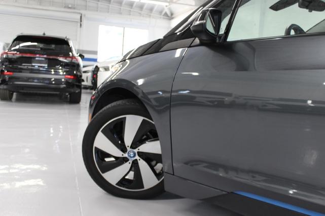 Photo of 2018 GRAY BMW i3