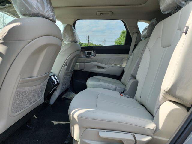 Photo of 2025 Wolf Gray Kia Sorento