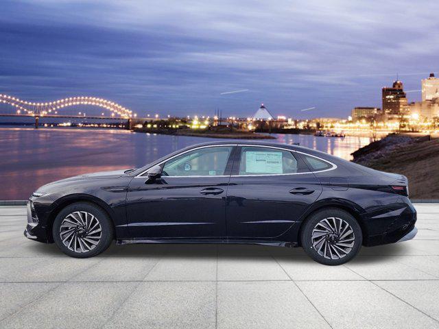 Photo of 2024 Carbon Blue Hyundai SONATA Hybrid