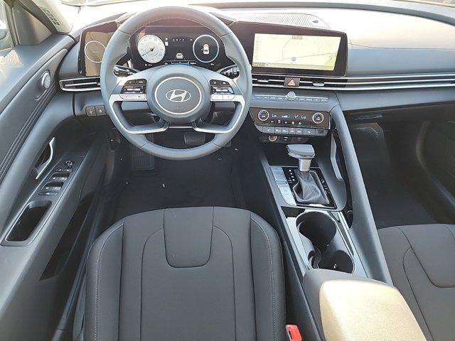 Photo of 2025 Fluid Metal Hyundai ELANTRA