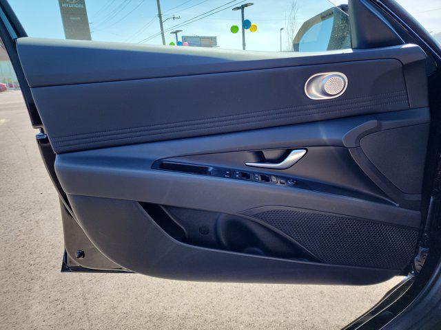 Photo of 2025 Abyss Black Hyundai ELANTRA