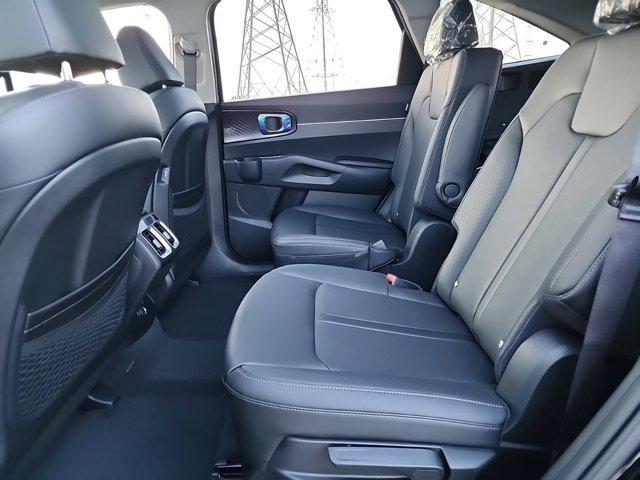 Photo of 2025 Ebony Black Kia Sorento