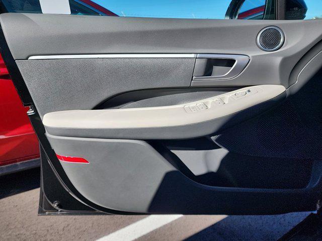Photo of 2025 Abyss Black Hyundai SONATA