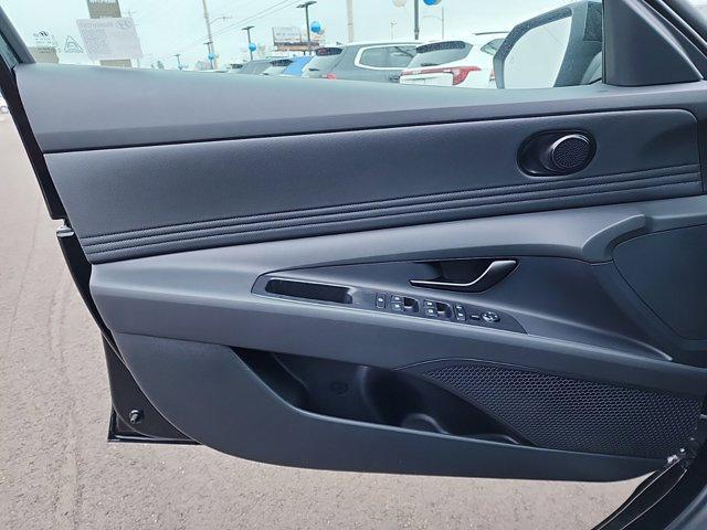 Photo of 2025 Abyss Black Hyundai ELANTRA