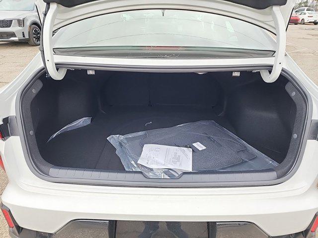 Photo of 2025 Snow White Pearl Kia K4
