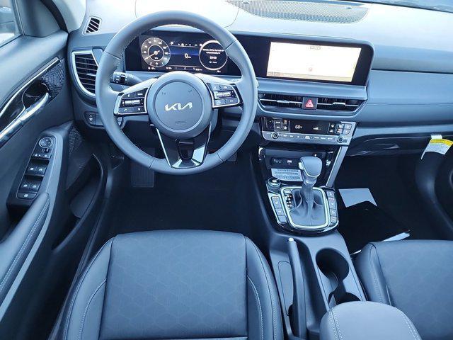 Photo of 2025 Gravity Gray Kia Seltos