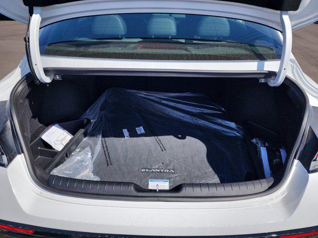Photo of 2025 Atlas White Hyundai ELANTRA