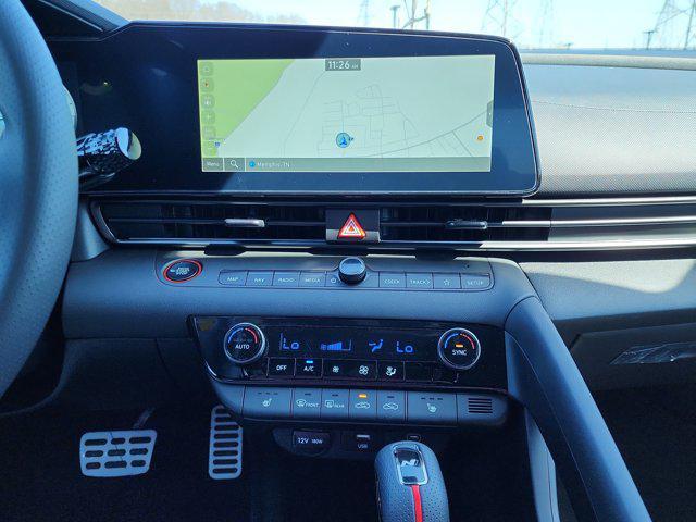 Photo of 2025 Atlas White Hyundai ELANTRA