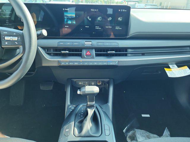 Photo of 2025 Snow White Pearl Kia K4