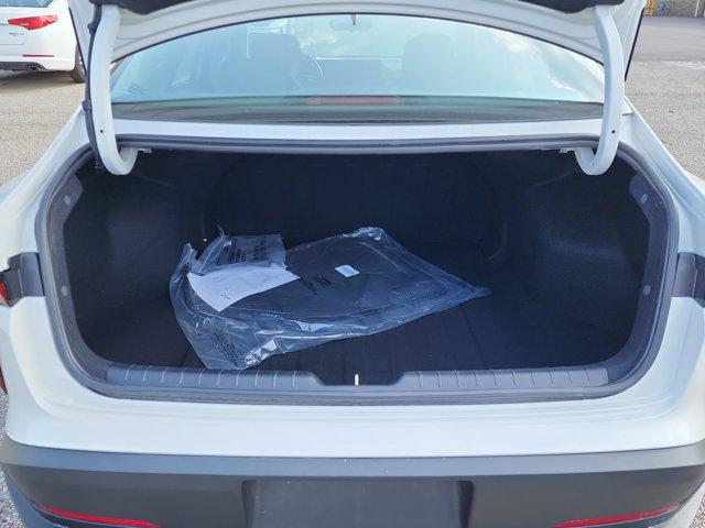 Photo of 2025 Snow White Pearl Kia K4