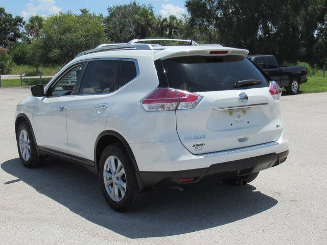 Photo of 2016 Pearl White Nissan Rogue