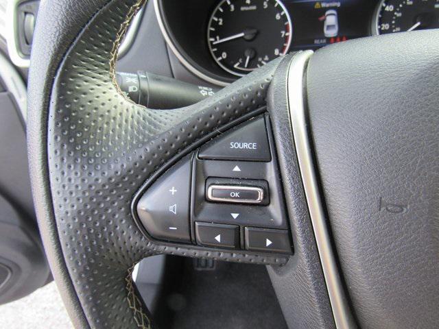 Photo of 2023 Pearl White Tricoat Nissan Maxima