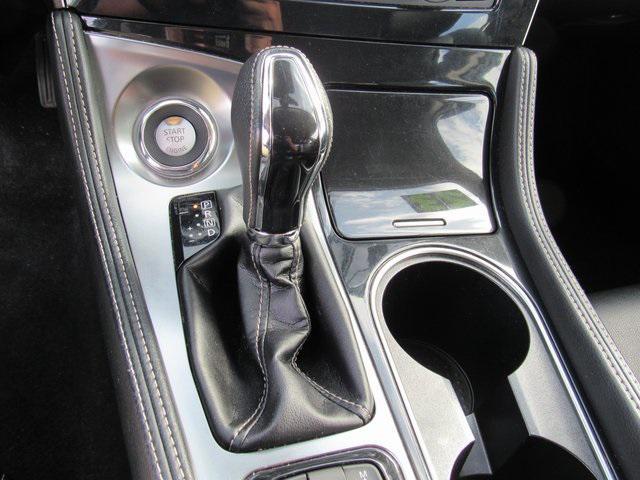 Photo of 2023 Pearl White Tricoat Nissan Maxima