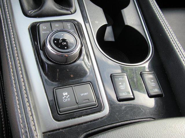 Photo of 2023 Pearl White Tricoat Nissan Maxima
