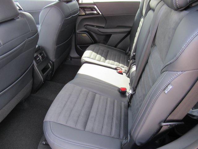 Photo of 2025 Black Diamond Mitsubishi Outlander
