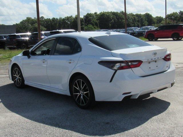 Photo of 2021 Super White Toyota Camry