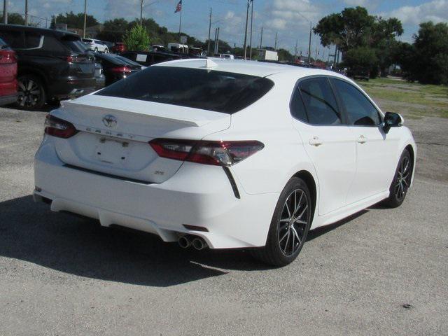 Photo of 2021 Super White Toyota Camry