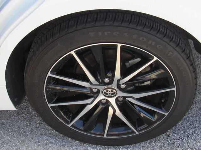 Photo of 2021 Super White Toyota Camry