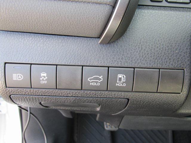 Photo of 2021 Super White Toyota Camry