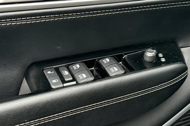 Photo of 2023 Diamond Black Jeep Wagoneer L