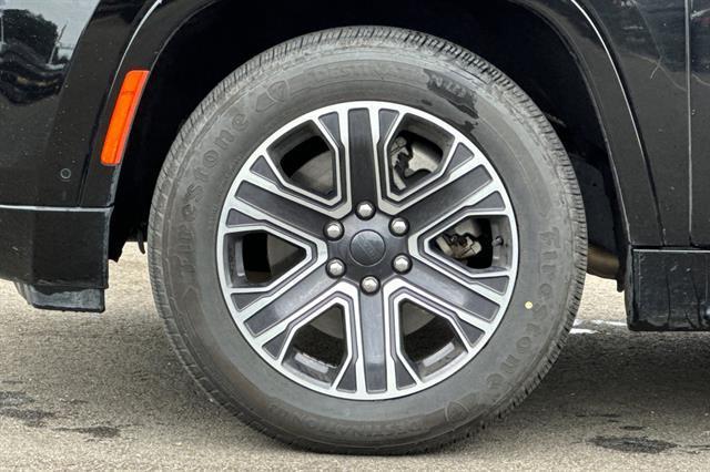 Photo of 2023 Diamond Black Jeep Wagoneer L