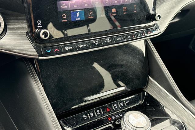 Photo of 2023 Diamond Black Jeep Wagoneer L
