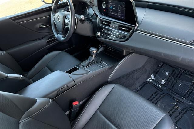 Photo of 2022 Cloudburst Gray Lexus ES 350