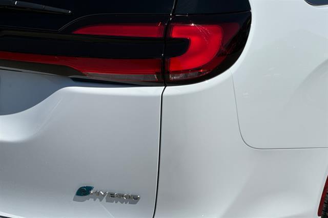 Photo of 2025 Bright White Clearcoat Chrysler Pacifica Hybrid
