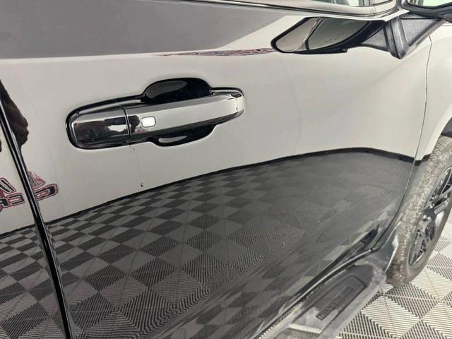 Photo of 2022 Black Chevrolet Silverado 1500
