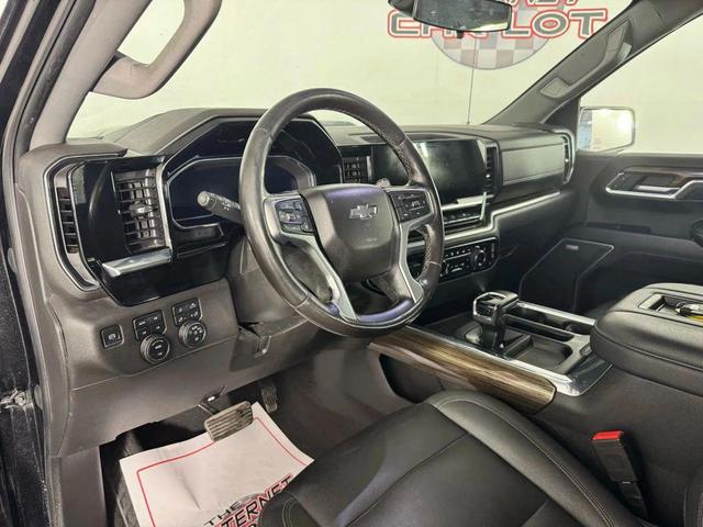 Photo of 2022 Black Chevrolet Silverado 1500