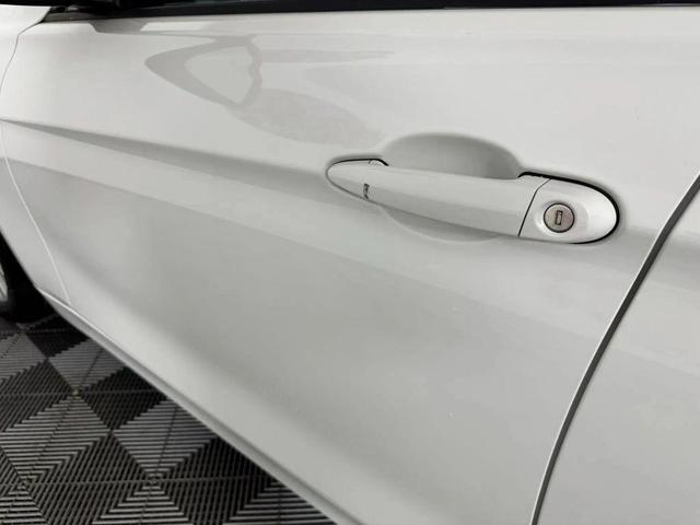 Photo of 2018 White BMW 320